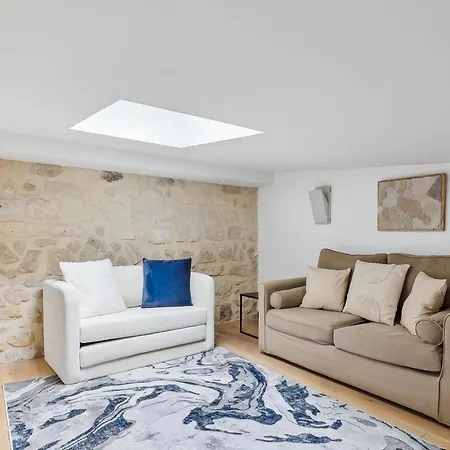 Luxury Living: Contemporain By Weekome Apartment